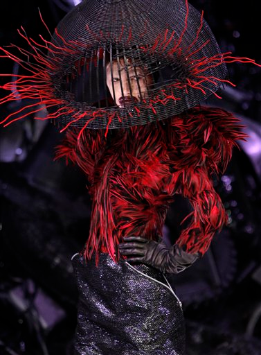 Illustration for article titled Alexander McQueen Fall/Winter 2009: Derelicte In Wonderland